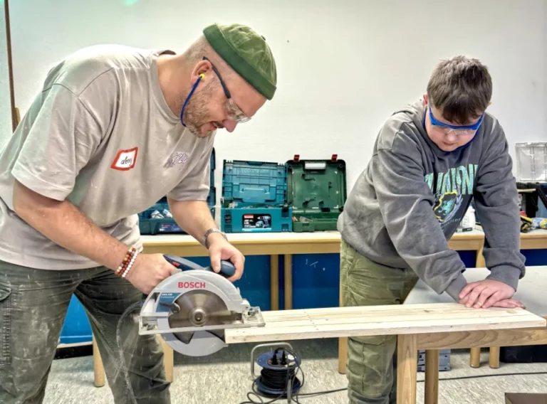 Ferienbetreuung Essen-Winterferien Essen-Wintercamp Essen-Schlittenbau für Kinder Ferienbetreuung Essen-Winterferien Essen-Wintercamp Essen-Schlittenbau für Kinder