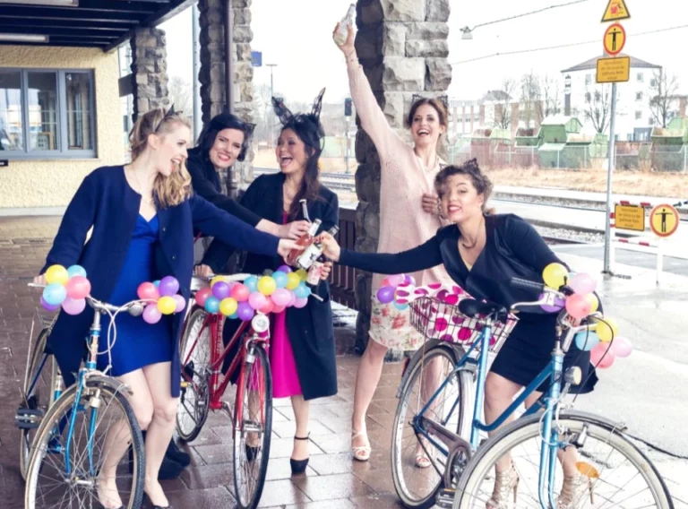 JGA Fahrradtour - JGA Picknick - JGA Muenster - JGA Ausflug - JGA Ideen - Junggesellinnenabschied JGA Fahrradtour - JGA Picknick - JGA Muenster - JGA Ausflug - JGA Ideen - Junggesellinnenabschied