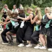 Tanzende Mädels auf Junggesellenabschied beim JGA-Event in Düsseldorf mit der Eventagentur "Deine Erlebnismacher".