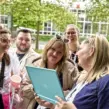 Frauen und Männer auf einem JGA in Bochum beim Event Schlag die Braut