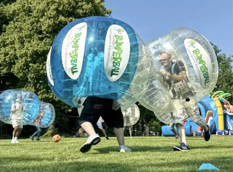 Bubble Soccer Fußball am Seaside Beach Baldeney als Teamevent Sommerfest.