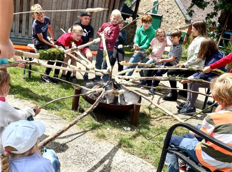Ferienfreizeit Essen-Ferienbetreuung Sommerferien-Feriencamp Sommerferien-Stockbrot Ferienfreizeit Essen-Ferienbetreuung Sommerferien-Feriencamp Sommerferien-Stockbrot