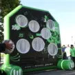 Riesige Torwand mit Löchern von einem aufgeblasenem Fußballdarts Modul des VFL Wolfsburg.