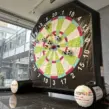 Aufblasbares Fußball-Dart-Modul in eckiger Form, 4 Meter hoch, individuell gestaltet für die Stadt Herdecke, mit Klett-Fußbällen und Filz-Wurfpfeilen, hergestellt von Deine Erlebnismacher