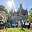 Aufgeblasenes Fußball Darts Modul auf dem Platz der Menschenrechte beim Kirchentag 2025 in Hannover