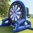 Aufblasbares Fußball Dart Modul mit einer Klettwand als Dartscheibe am Seaside Beach Baldeney.