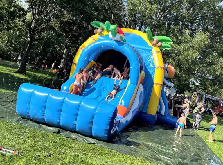 Huepfburg-Verleih-Huepfburg-Mieten-Wasserhuepfburg-Kindergeburtstag-Geburtstag-Party Huepfburg-Verleih-Huepfburg-Mieten-Wasserhuepfburg-Kindergeburtstag-Geburtstag-Party
