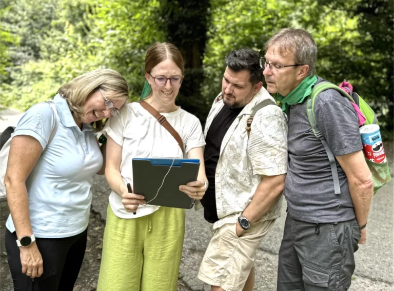 Schnitzeljagd Duesseldorf-Teambuilding-Sommerfest-Teambuilding-Firmenfeier-Eventagentur-Schatzsuche Schnitzeljagd Duesseldorf-Teambuilding-Sommerfest-Teambuilding-Firmenfeier-Eventagentur-Schatzsuche