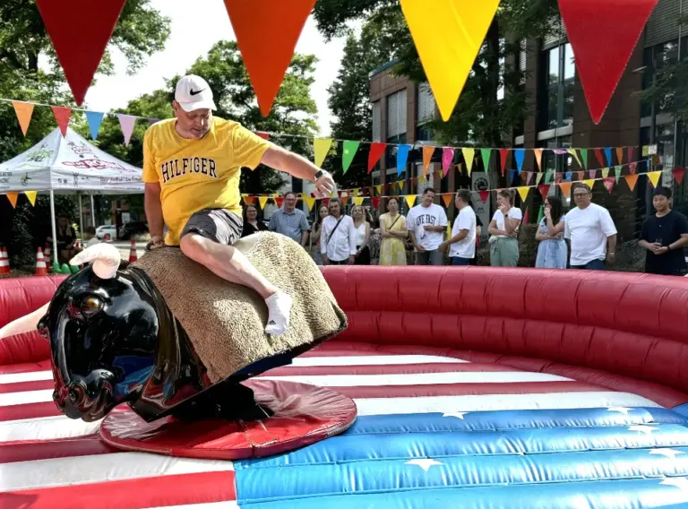 Sommerfest-Firmenfeier-Firmenfest-Teambuilding-Westerncity-Bullriding-Rodeo