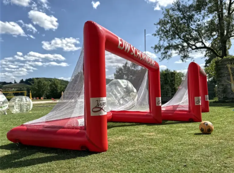 aufblasbare-Fußballtore-EJW-Schorndorf-Bubble-Soccer-Fußball-Goals Zwei aufblasbare Fußballtore für Bubble Soccer Fußball am Seaside Beach Baldeney in Essen, die nach Kundenwünschen produziert wurden.