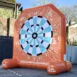4 Meter hohes aufblasbares Fußball-Darts-Modul für Freie Wähler Mittelfranken – beidseitig bespielbares Eventmodul mit individuellem Branding