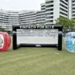 Aufblasbares Fußballtor mit Kinder-Bumperbällen für Bubble Soccer von Union Berlin und Kermi Wärmepumpen