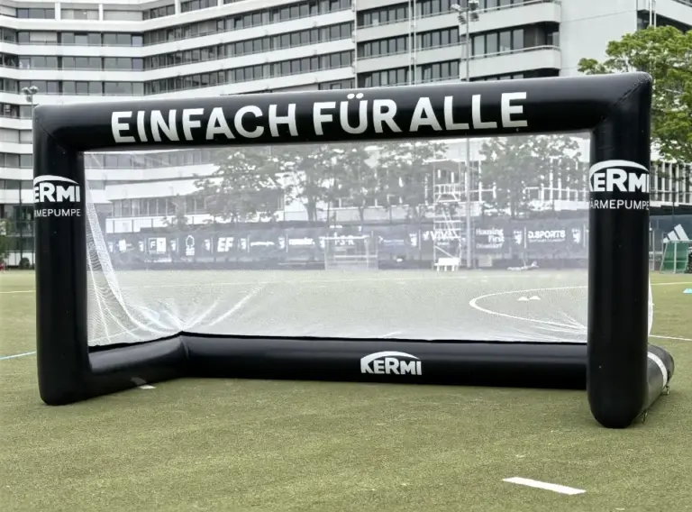 Individuell hergestelltes aufblasbares Fußballtor für Union Berlin & Kermi Wärmepumpen Individuelles aufblasbares Fußballtor kaufen mit Sponsorlogo