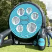 Individuelle Fußball-Lochwand als Rückseite eines 3,50 m großen, aufblasbaren Fußball-Darts-Moduls für REMBE mit sechs Ziellöchern und Kundenlogo