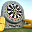 Rundes Fußballdart Modul von CRAFT als großes aufblasbares XXL-Dartboard für Events mit Klettbällen