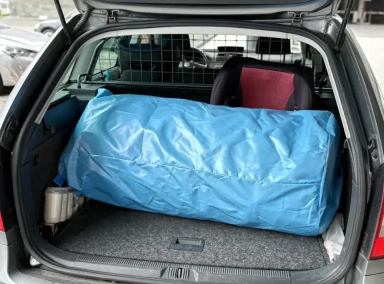 Fußballdart 4.0 Meter Transport im PKW Kofferraum Aufblasbares Fußballdart kaufen – kompakt verpackt und einfach im PKW transportierbar