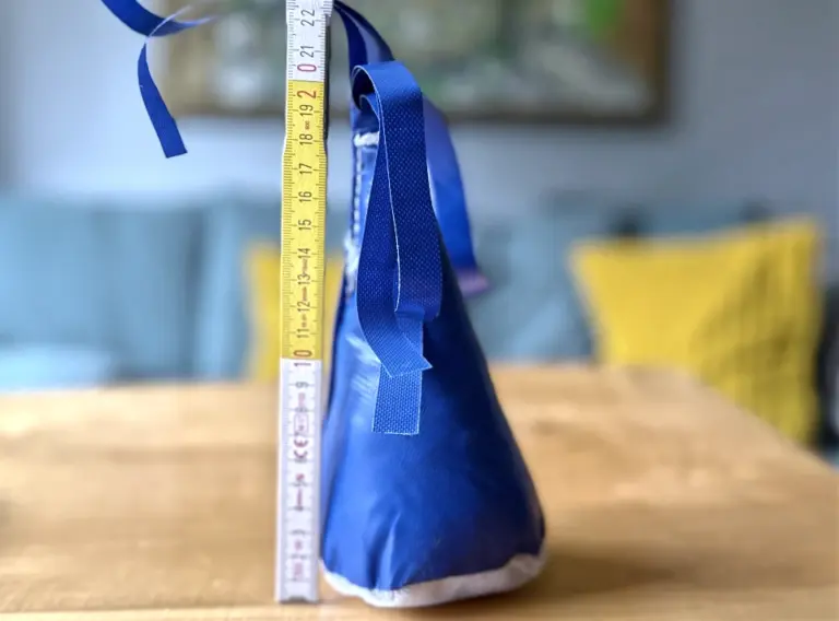 Wurfpfeil aus Filz für Fußball-Darts-Modul – 20 cm – Klett-Alternative Blauer Wurfpfeil aus Filz für Fußball-Darts-Modul mit ca. 20 cm Höhe ohne Fähnchen – Alternative zu Klettbällen und Filzbällen