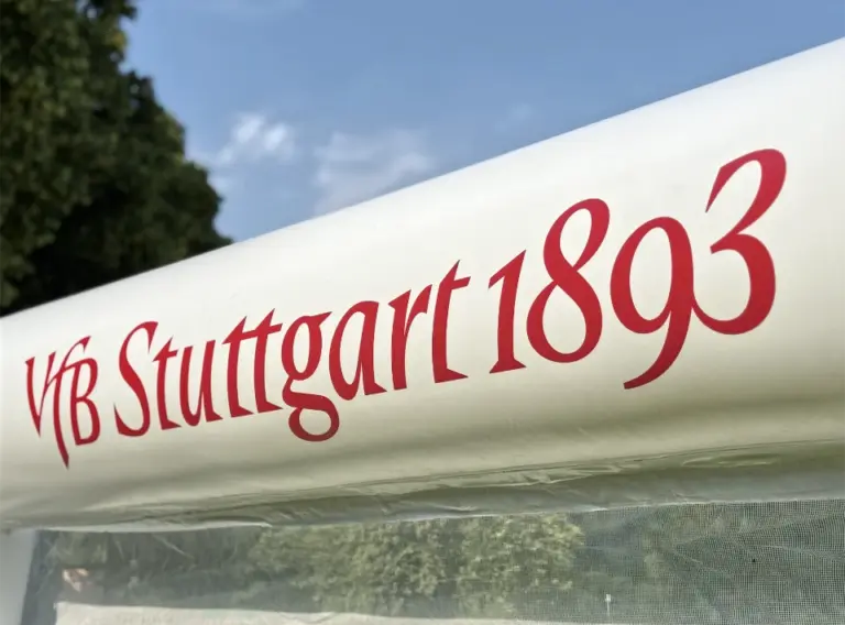 Hochwertiger Logo-Druck auf aufblasbarem Fußballtor Hochwertiger Logo-Druck auf aufblasbarem Fußballtor