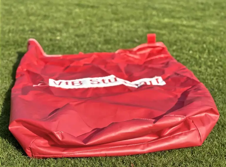 Transportsack für einfaches Lagern und Transportieren Robuster Transportsack für ein aufblasbares Fußballtor im zusammengefalteten Zustand