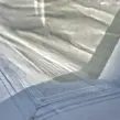 Detailaufnahme der mehrfach vernähten Netzbefestigung an einem aufblasbaren Fußballtor